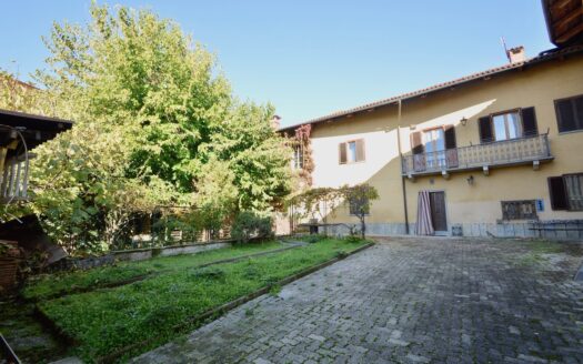 Riva presso Chieri: Casa bifamiliare con giardino privato nel centro storico