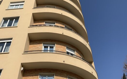 Corso Galileo Ferraris: Ufficio di ampia metratura