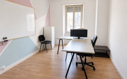Corso Peschiera: Studio professionale con ambienti separati in zona servita