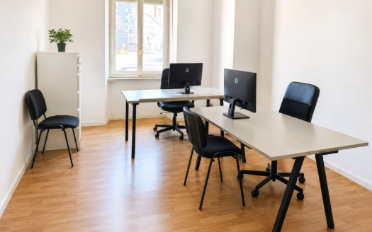 Corso Peschiera: Studio professionale con ambienti separati in zona servita