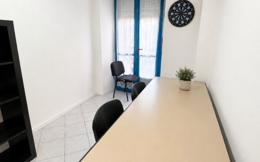 Corso Peschiera: Studio professionale con ambienti separati in zona servita