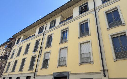 Via Ferrante Aporti:  Appartamento arredato con terrazzo