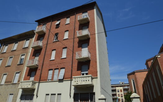 Via Barrili: Trilocale ristrutturato e arredato con 3 posti letto, adatto a studenti