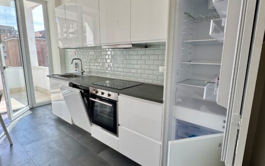 Via Barrili: Trilocale ristrutturato e arredato con 3 posti letto, adatto a studenti