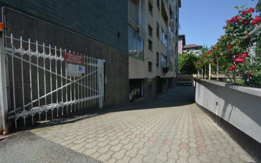 Via San Remo: Box auto mq 25