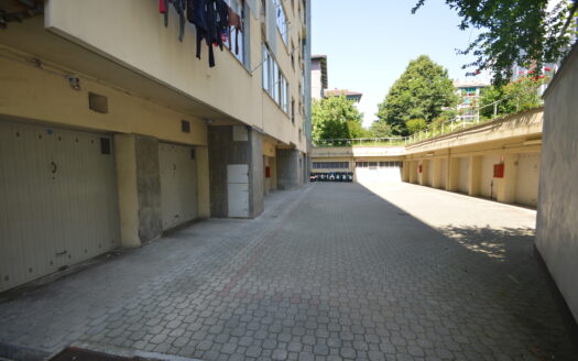 Via San Remo: Box auto mq 25