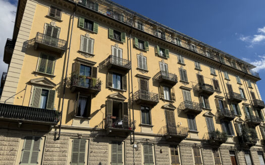 Via Priocca: Grazioso bilocale, piano alto ristrutturato a pochi passi dal centro storico