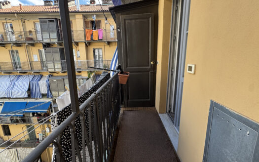 Via Priocca: Grazioso bilocale, piano alto ristrutturato a pochi passi dal centro storico