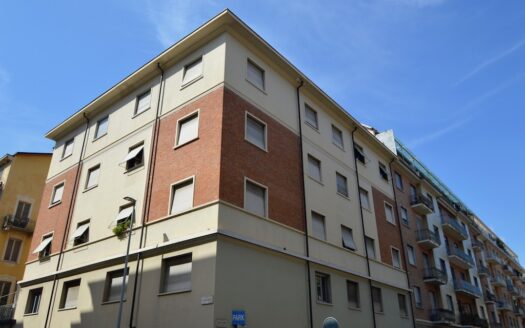 Via Pietro Giuria:  Trilocale arredato per studenti con 3 posti letto: zona parco del Valentino.