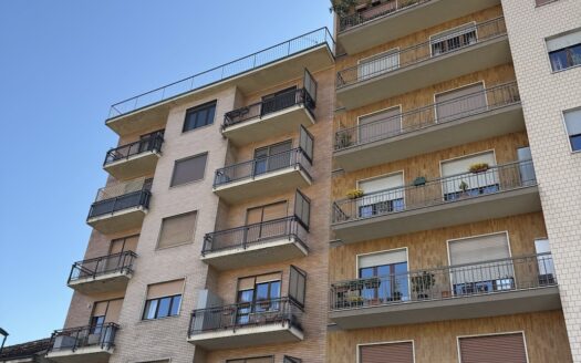 Via Camogli: Appartamento ultimo piano con terrazzo, completamente arredato.