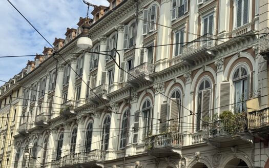 Via Cernaia 40: Ufficio di ampia metratura
