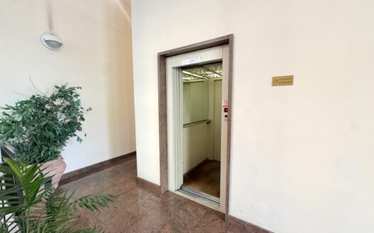 Via Monesiglio: Ampio bilocale stabile del 2005