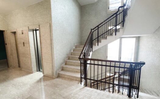 Via Caboto: Spazioso quadrilocale in stabile signorile