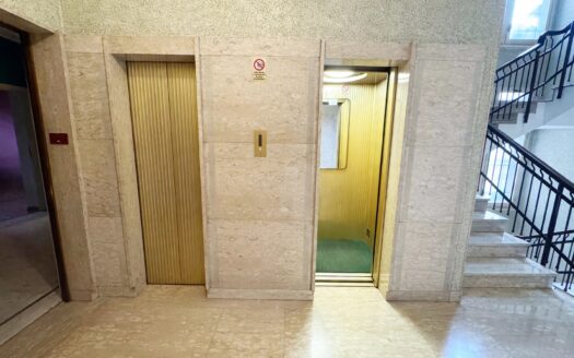 Via Caboto: Spazioso quadrilocale in stabile signorile
