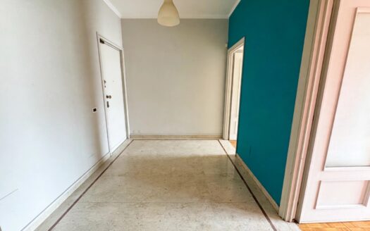 Via Caboto: Spazioso quadrilocale in stabile signorile