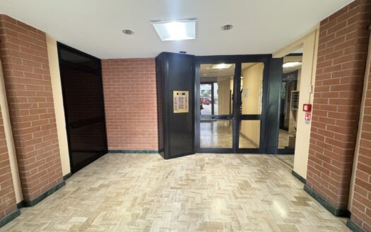 Via Cimabue:  Appartamento piano alto con box auto