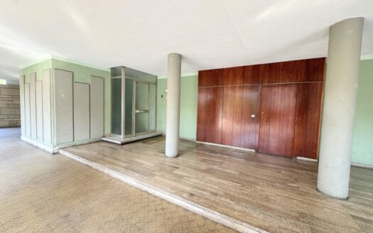 Via Cirenaica: Ampio trilocale piano alto